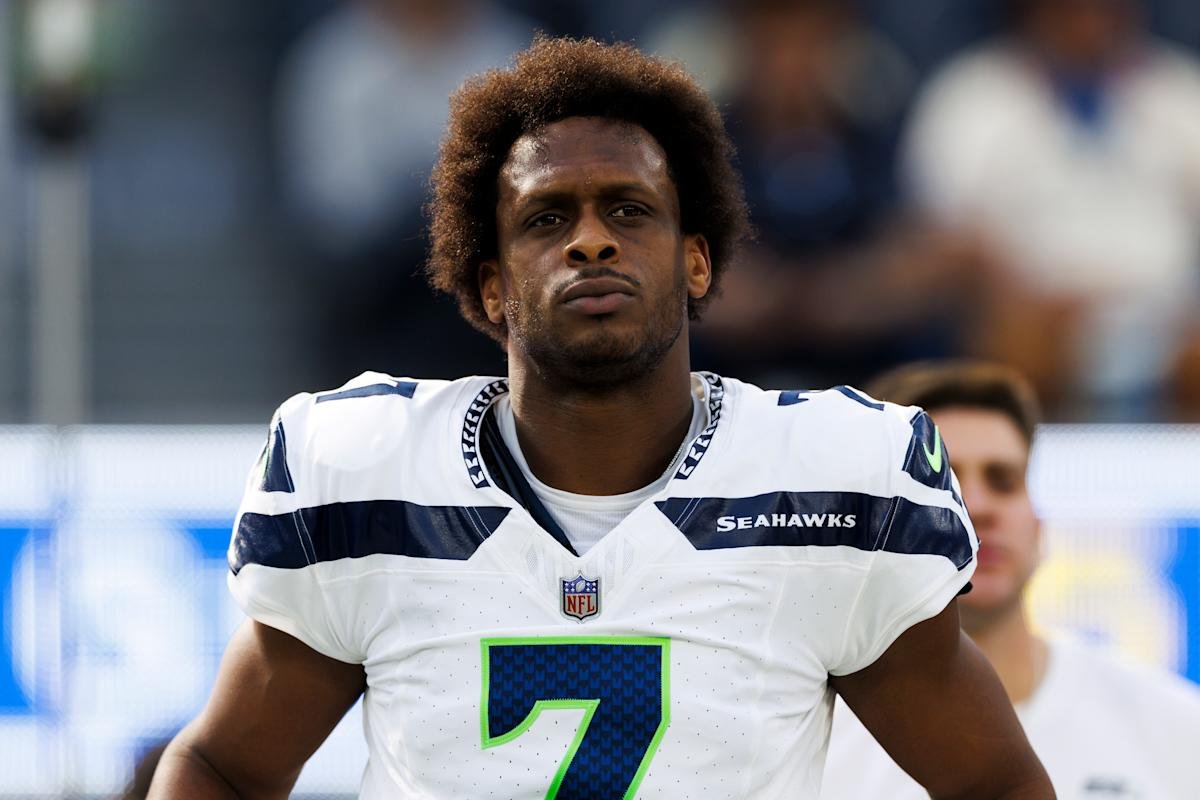 Seahawks trade QB Geno Smith to Raiders, where he'll reunite with Pete Carroll