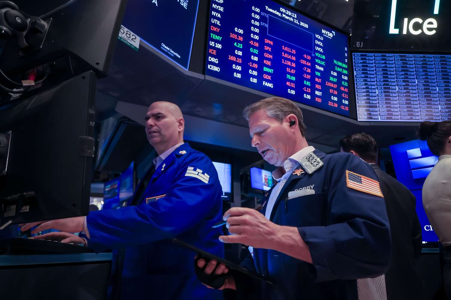 Stocks Mixed in Volatile Trading Amid Investor Concerns About Tariffs, Economic Outlook; Tesla Jumps to Lead Nasdaq Rebound