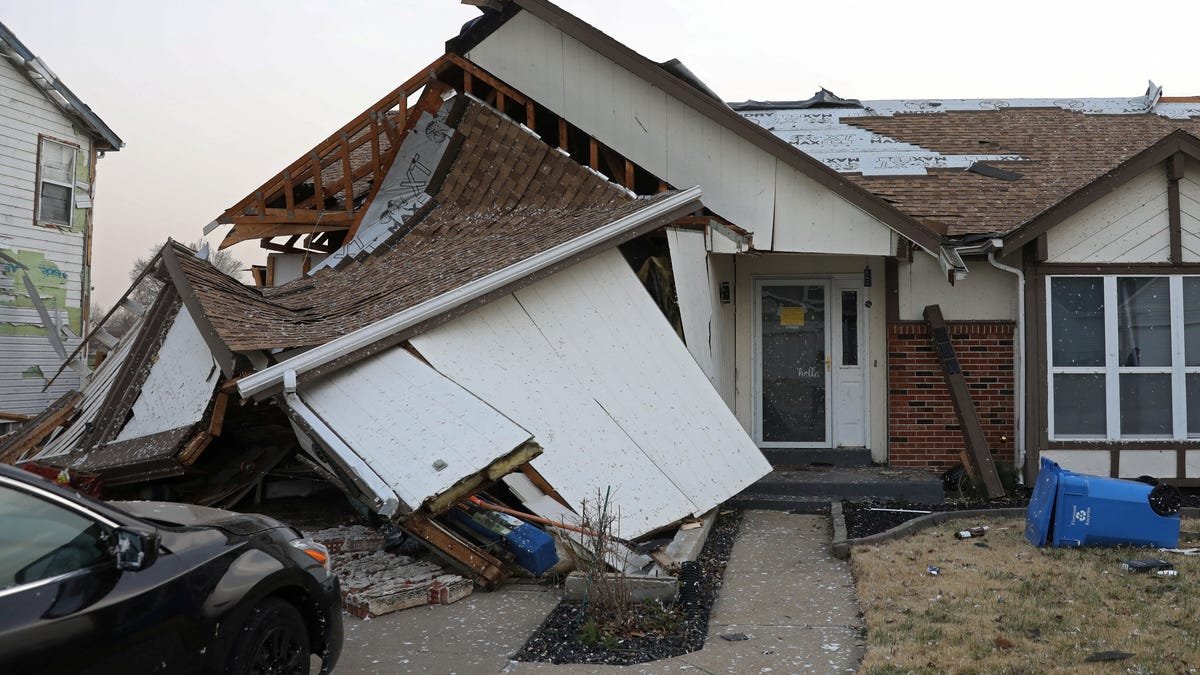 Tornadoes reported in multiple states Saturday; death toll grows