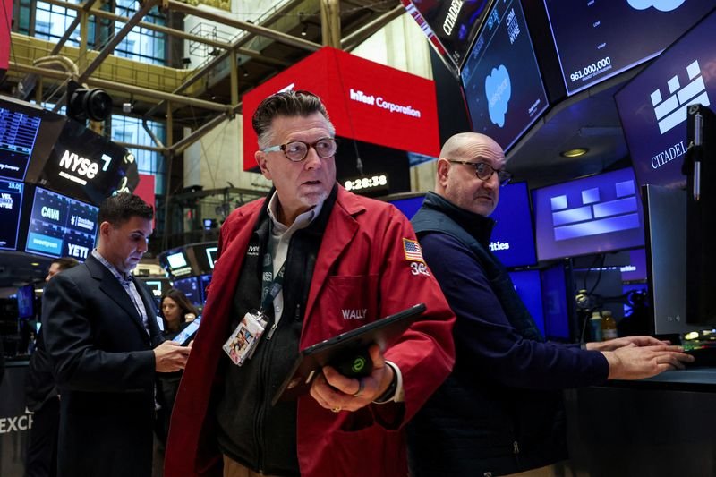 Morning Bid: New quarter, same problems