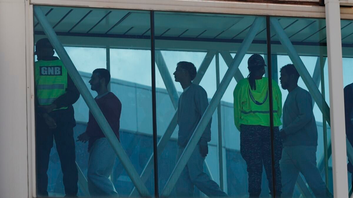 Supreme Court blocks, for now, new deportations under 18th century wartime law : NPR
