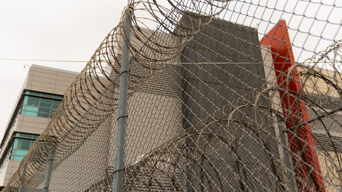 2 New Orleans prisoners still on the run after massive jailbreak