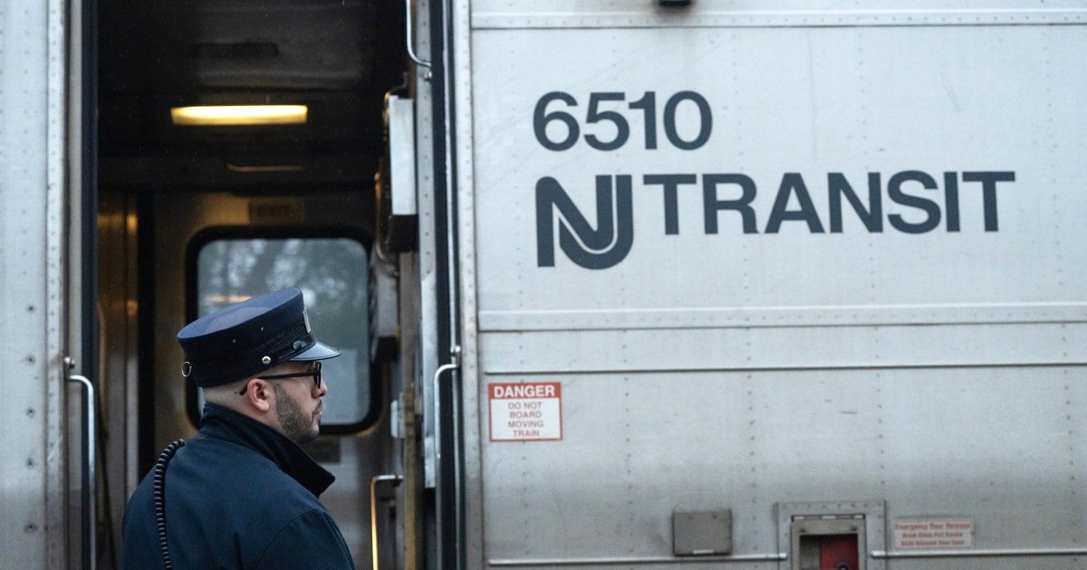 New Jersey Transit engineers strike, potentially affecting 350,000 commuters