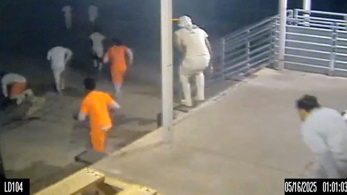 New Orleans fugitives 'armed and dangerous'; jail employee arrested