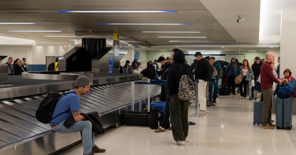 Newark Delays Persist as Union Official Says Controllers Briefly Lost Contact With Planes