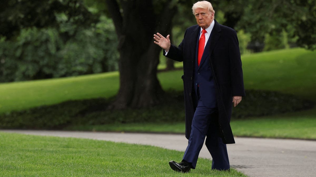 President Trump approval ratings hold steady in May 2025 polls