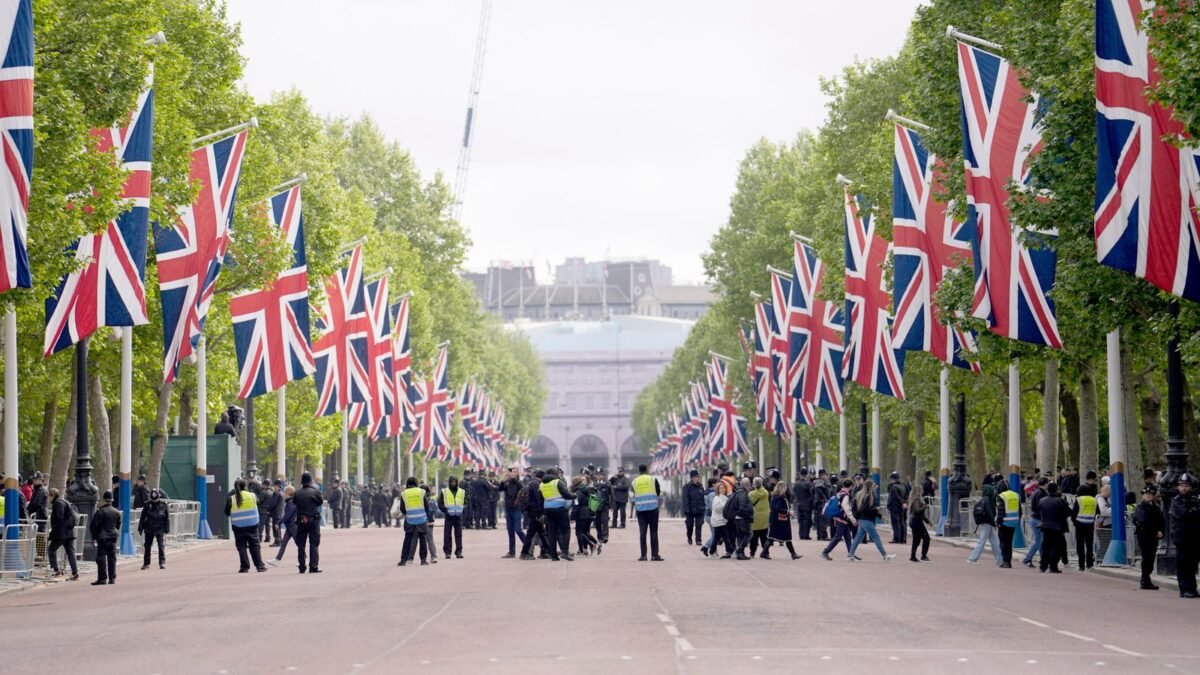 VE Day latest: VE Day celebrations begin with procession and flypast | UK News