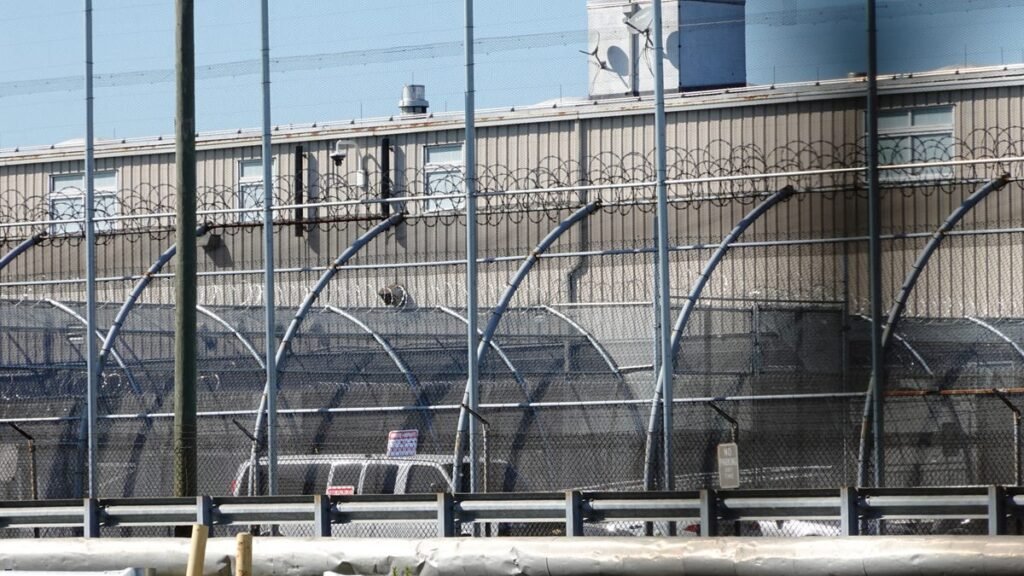 4 escapees from New Jersey immigrant detention facility sought
