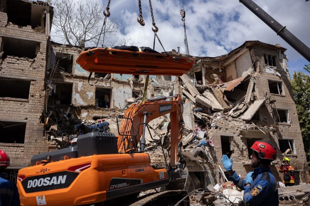 'It was impossible to look at' — Russian mass missile, drone attack on Kyiv kills at least 9, injures 33
