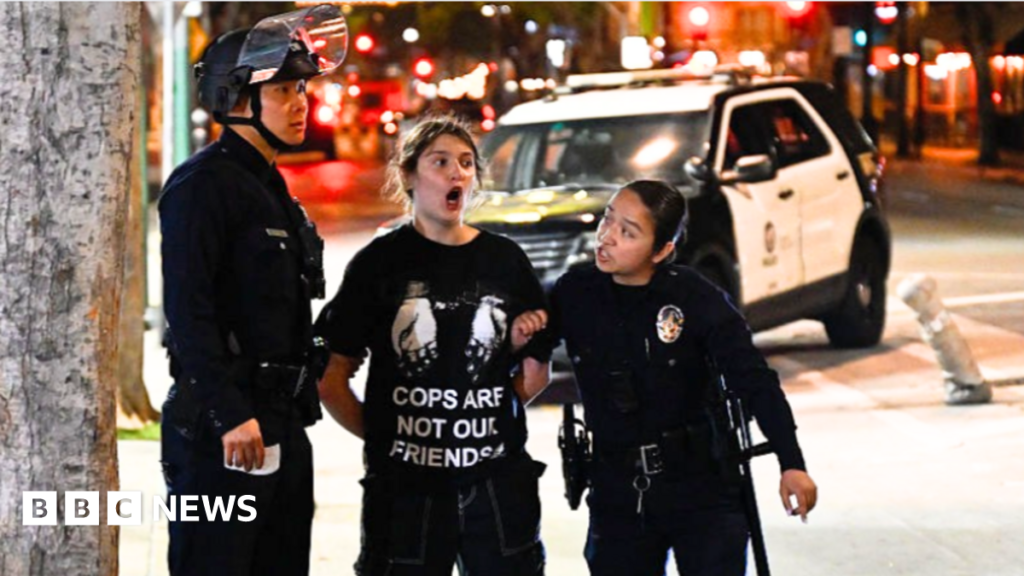'Mass arrests' after curfew kicks in as Texas deploys National Guard
