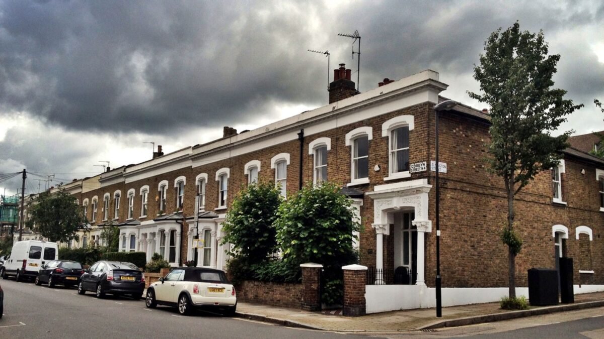 Money blog: 'Uncomfortable reality check' for home buyers; Tesco makes 80 prices cheaper | Money News