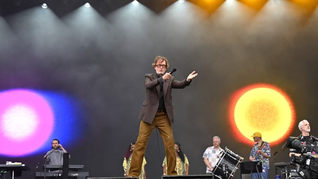 Pulp and Haim perform secret sets