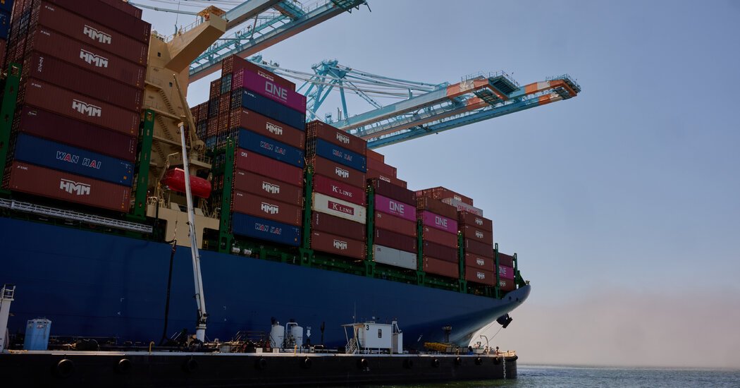 Trump Aides Insist That Tariffs Will Remain, Even After Court Ruling