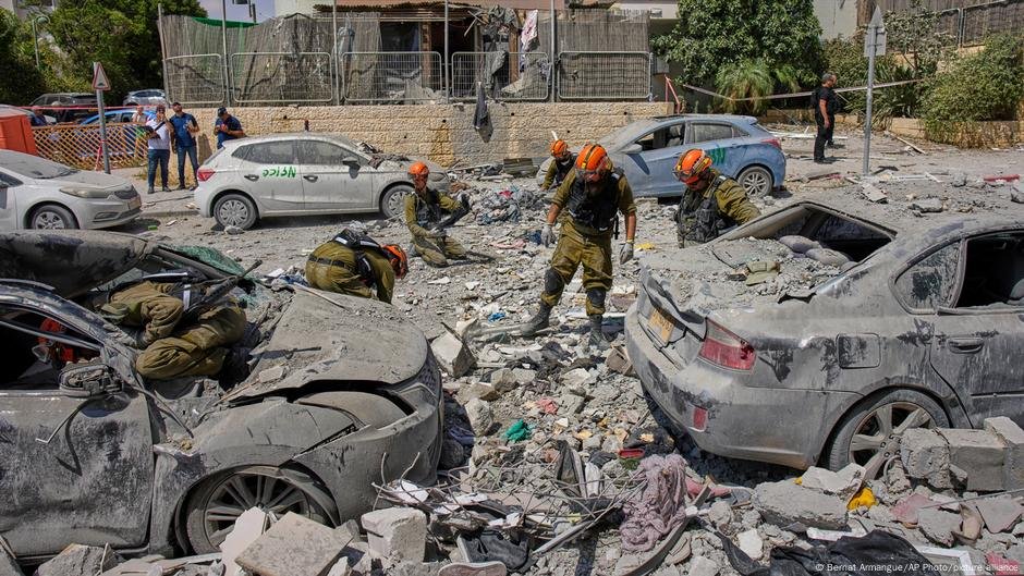 Trump criticizes Israel, Iran over ceasefire violations – DW – 06/24/2025