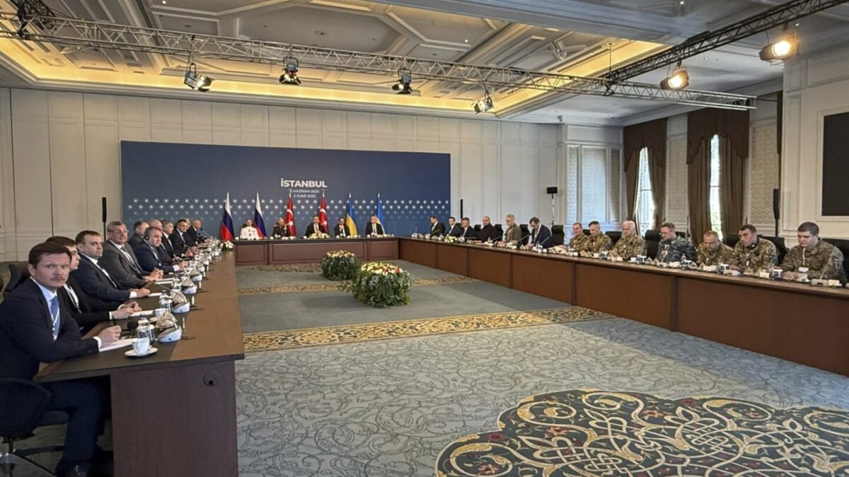 Ukraine and Russia hold peace talks but make no breakthrough