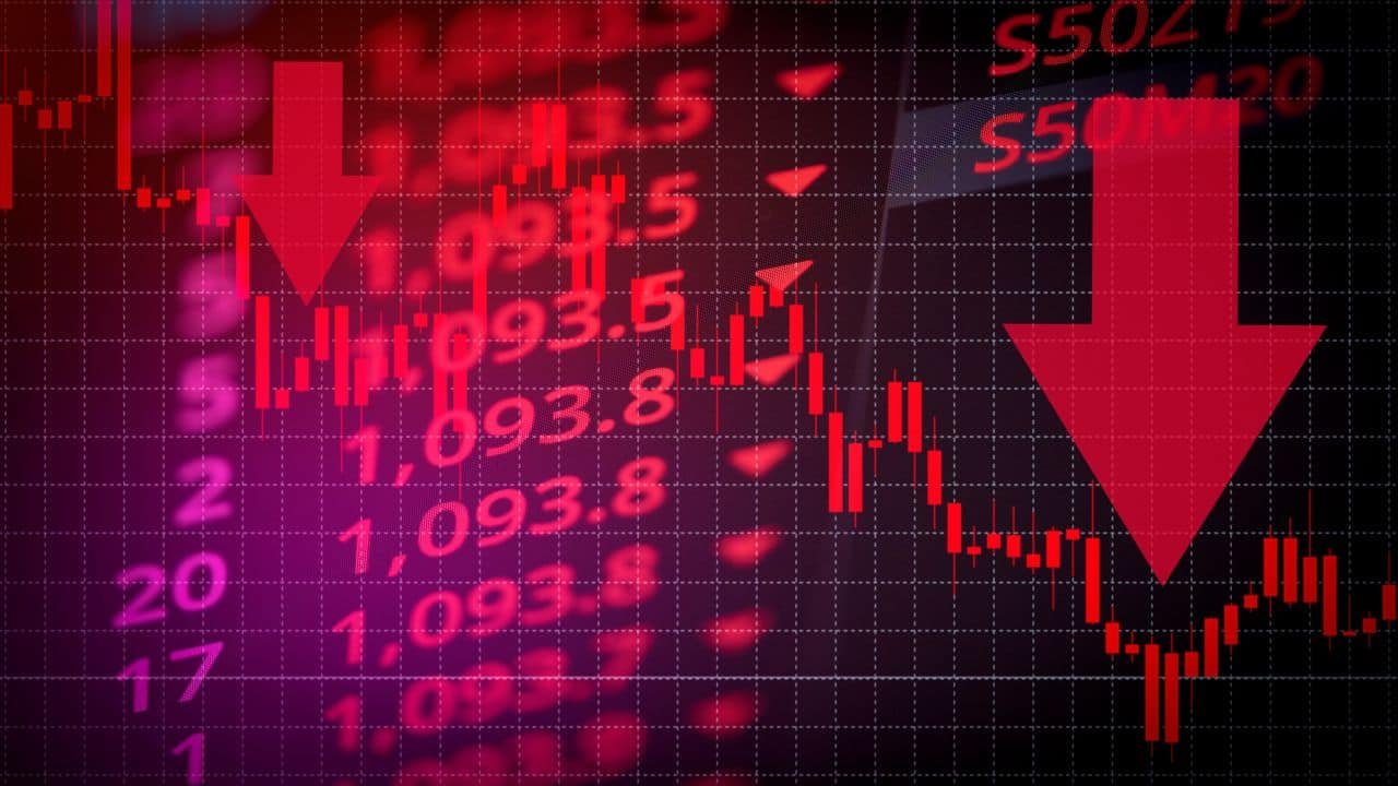 Closing Bell: Nifty below 25,500, Sensex down 300 pts; realty, financials drag