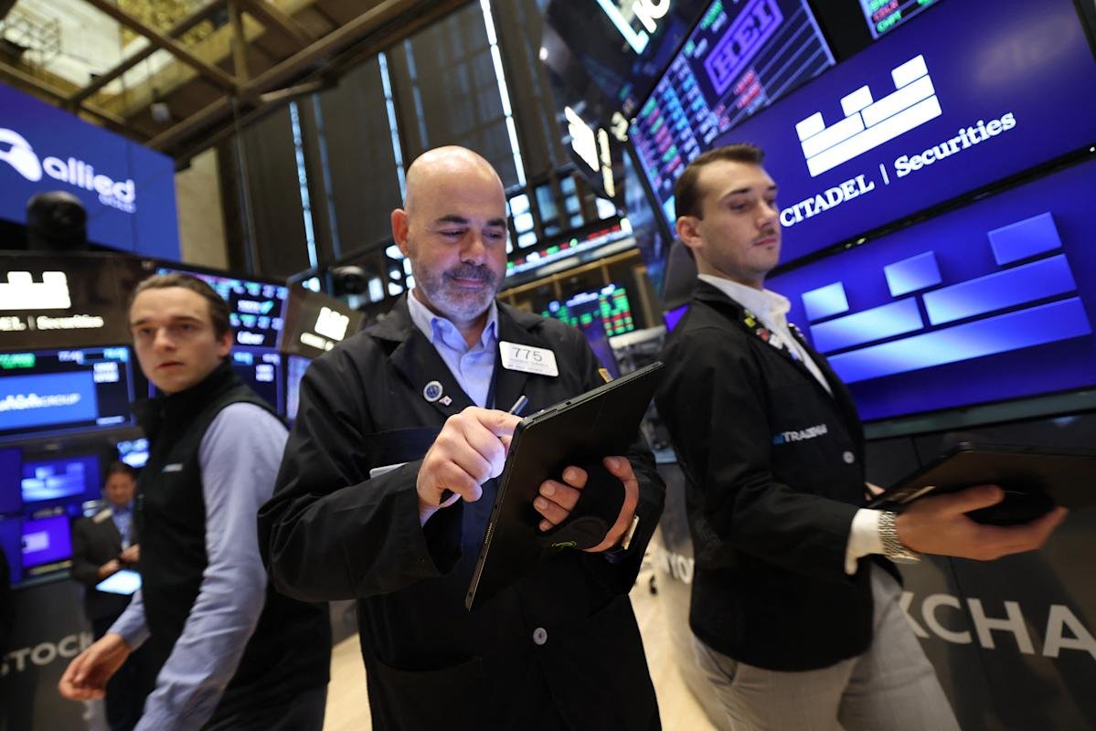 Dow, S&P 500, Nasdaq futures hit pause as markets weigh Trump's latest tariff shifts
