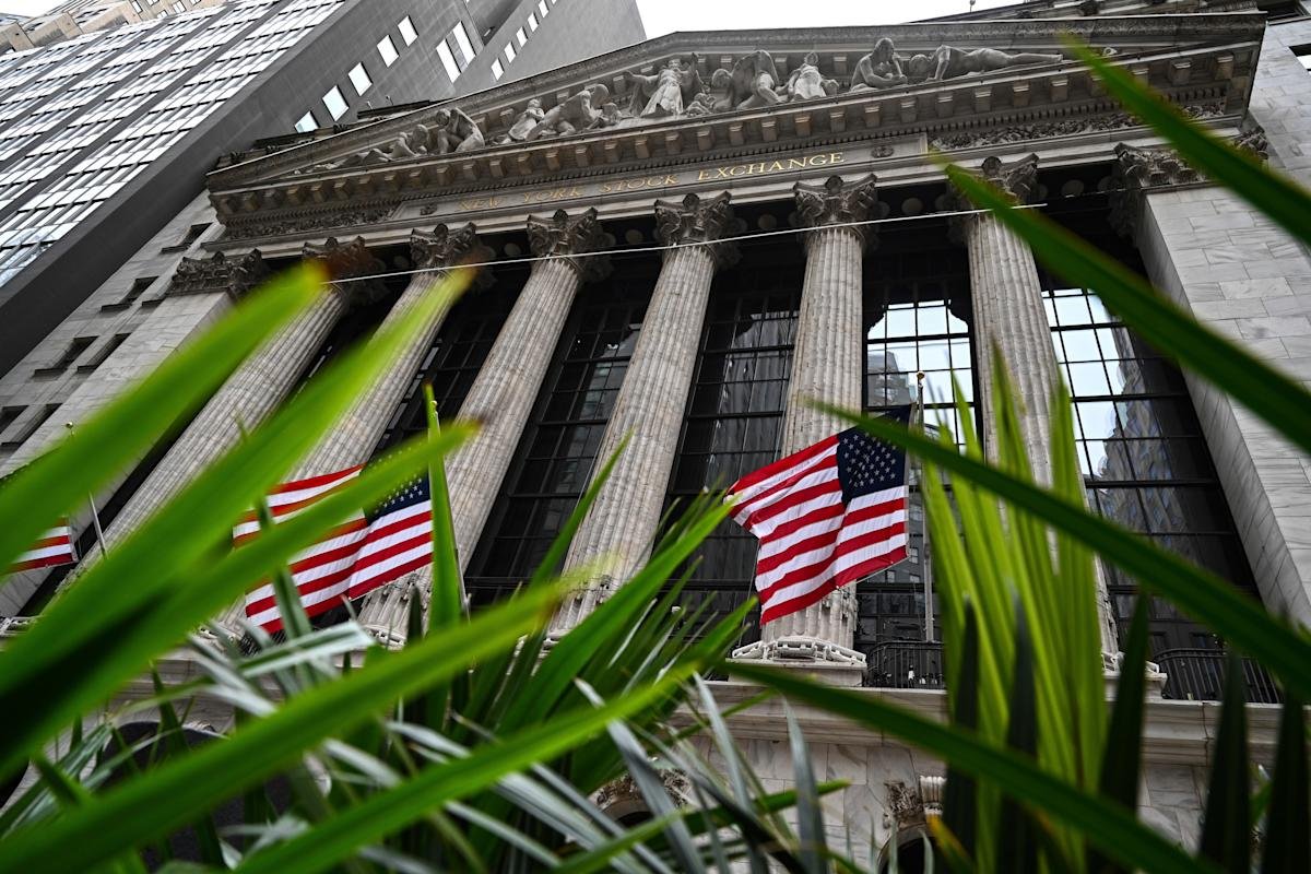 Dow, S&P 500, Nasdaq waver as Trump says 'not planning' to fire Powell