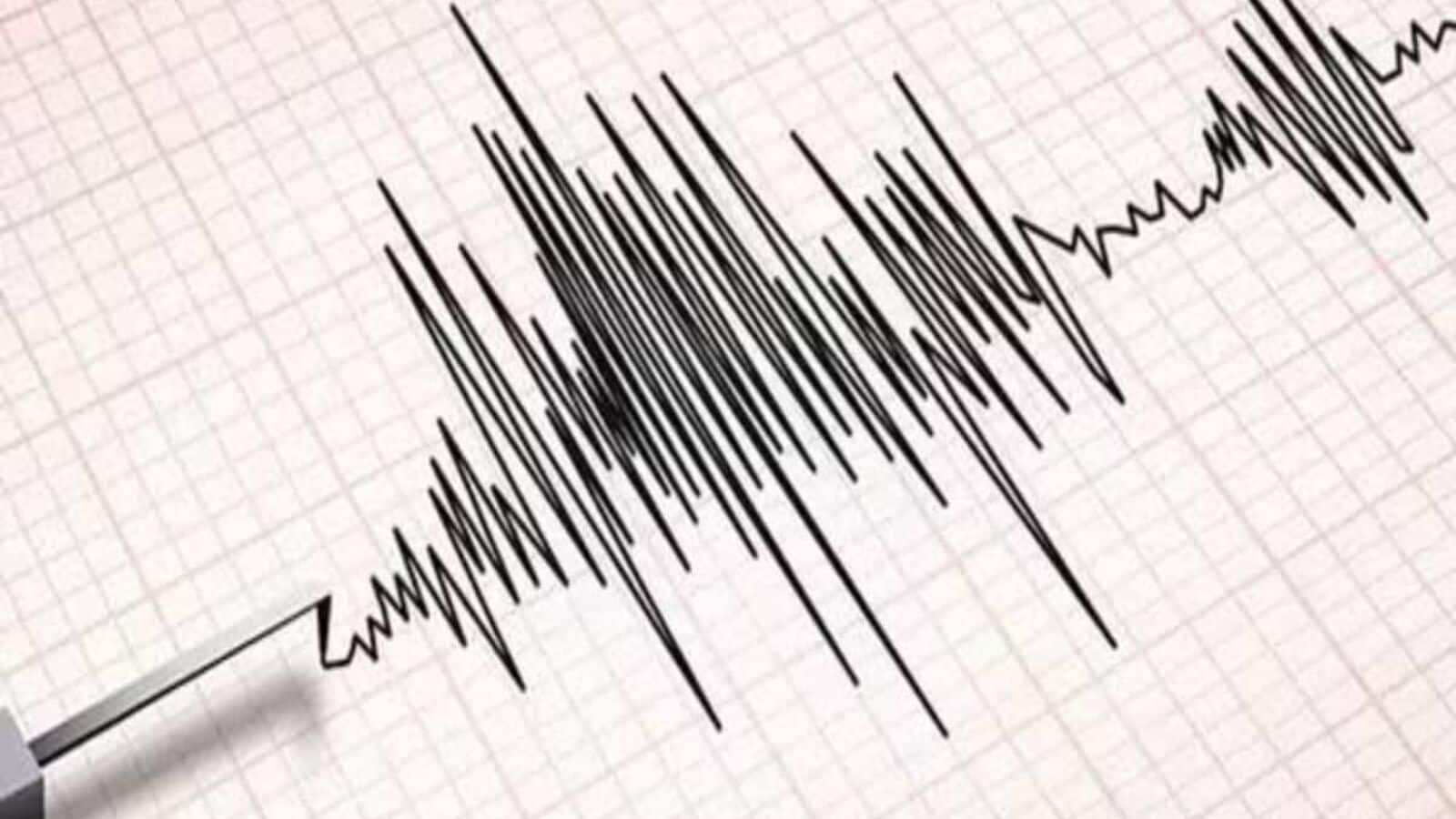 A powerful magnitude 8.6 earthquake struck off Russia's Far Eastern Kamchatka Peninsula on Wednesday, sparking tsunami warnings