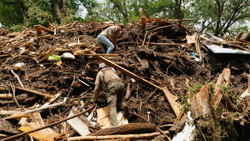 Live updates: Texas flooding death toll, latest Camp Mystic news