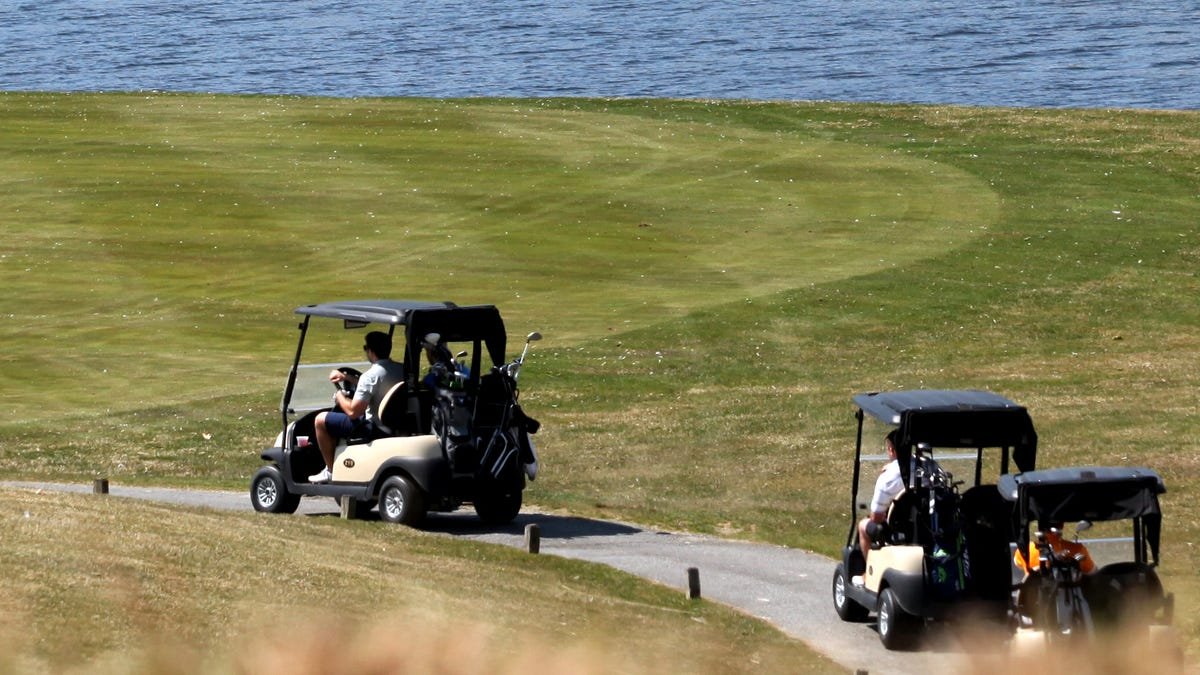 Man struck by lightning at New Jersey golf course dies