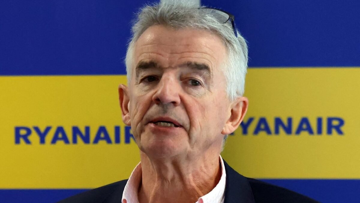 Money blog: Ryanair boss fumes after flights cancelled for 32,000 customers | Money News