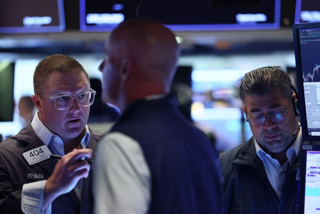 S&P 500 Edges Higher to 3rd Straight Record Close; Nasdaq Composite Snaps Winning Streak as Big Tech Earnings On Deck