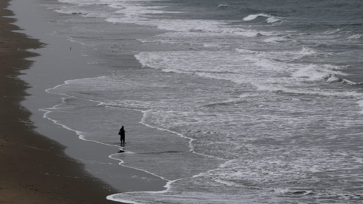 Tsunami evacuation orders lifted in Hawaii, threat to West Coast eases