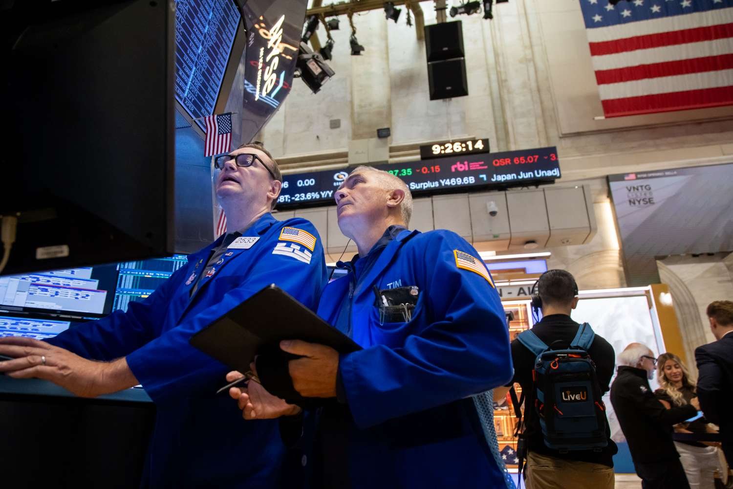 Dow Hits New All-Time High as Home Depot Jumps After Earnings; S&P 500, Nasdaq Slip as Big Tech Stocks Slump New All-Time High as Home Depot Stock Jumps After Earnings; S&P 500, Nasdaq Slip