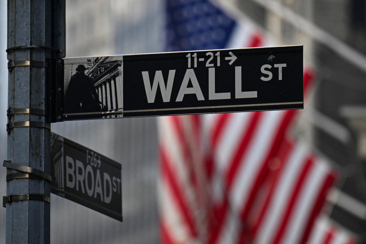 Dow, S&P 500, Nasdaq slide to solid month on sour note as Trump's tariff deadline, jobs report loom