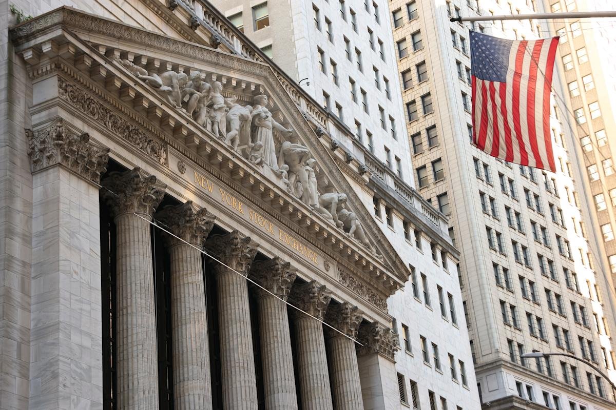 Dow, S&P 500, Nasdaq waver after Trump moves to oust Fed's Cook