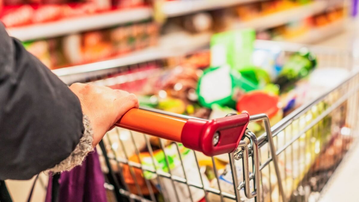 Money latest: Warning 100 supermarkets could close due to government plan; congestion discount tip could be worth £1,000 | Money News