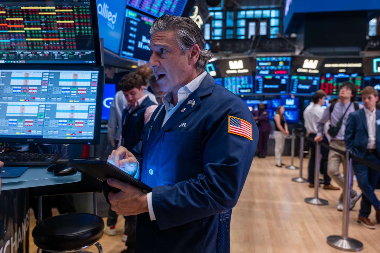 S&P 500 Falls for 4th Consecutive Day as Tech Stock Slump Continues; Investors Bracing for Fed Chair Powell Speech