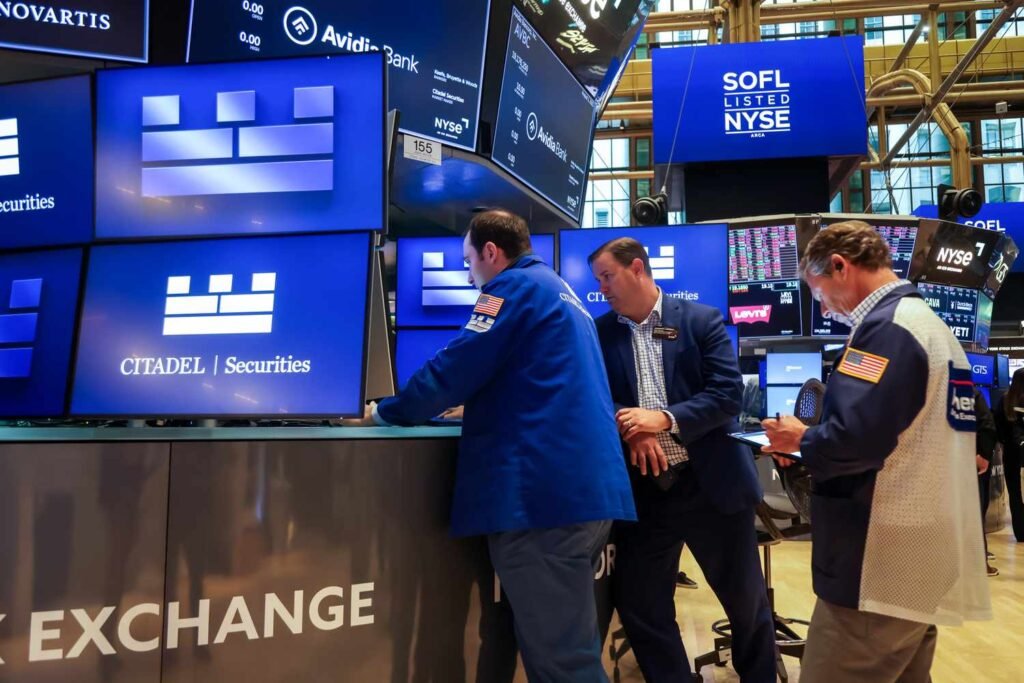 Stocks Surge as Investors Digest Flurry of Earnings Reports, Keep Tabs on Tariff News; Apple Soars, AMD Slides