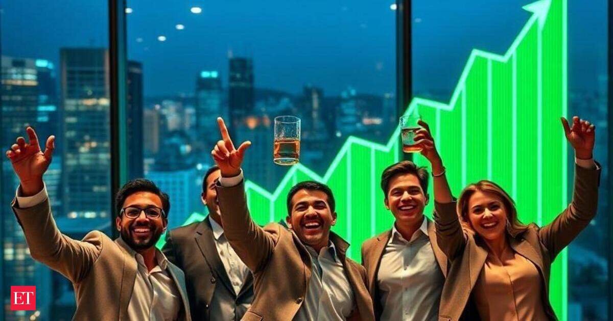 Nasdaq S&P Record High as Wall Street gains: US stock market surges today: Nasdaq and S&P 500 hit record highs; Dow flat – Wall Street on the move as Robinhood and AppLovin stocks soar
